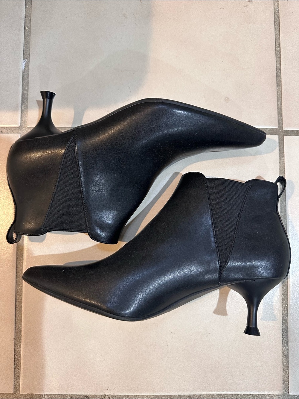 Kelly & Katie Black Pointed Toe Kitten Heel Ankle Booties